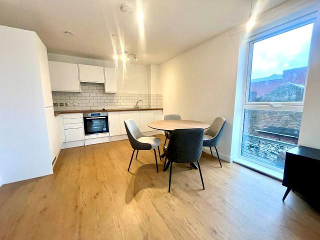 Deansgate Gardens, Bolton BL1, 2 bed flat to rent, £1,225 pcm | PrimeLocation