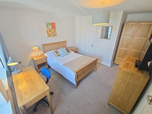 Deardon Way, Reading RG2 1 bed in a house share to rent £770 pcm £178 pw