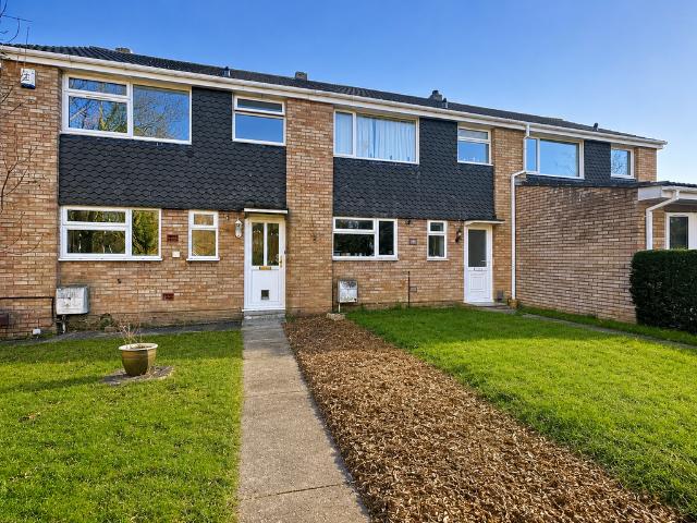 Dearne Walk, Bedford 3 bed terraced house to rent £1,350 pcm £312 pw