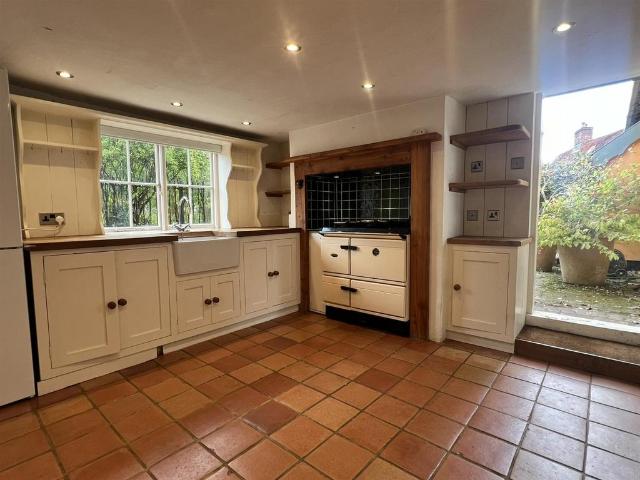 Debenham 4 bed detached house to rent £1,725 pcm £398 pw