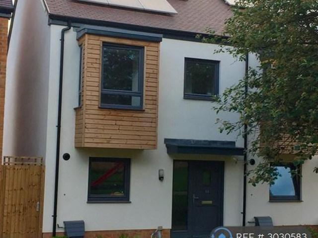 Deblin Drive, Uxbridge, UB10 2 bed semi detached house to rent £2,100 pcm £485 pw