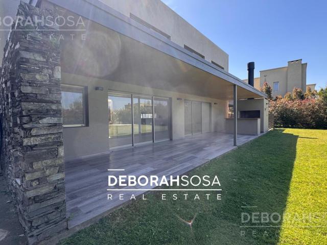 DEBORAH SOSA Casa en Alquiler en El Canton Libertad 310