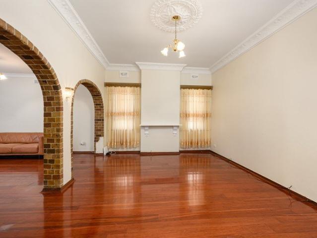Deceased Estate $2,390,000 INSPECT SATURDAY 11 11:30 am Or by appointment