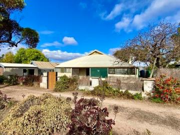 DECEASED ESTATE Endless Potential on a Massive 1802m² Allotment!