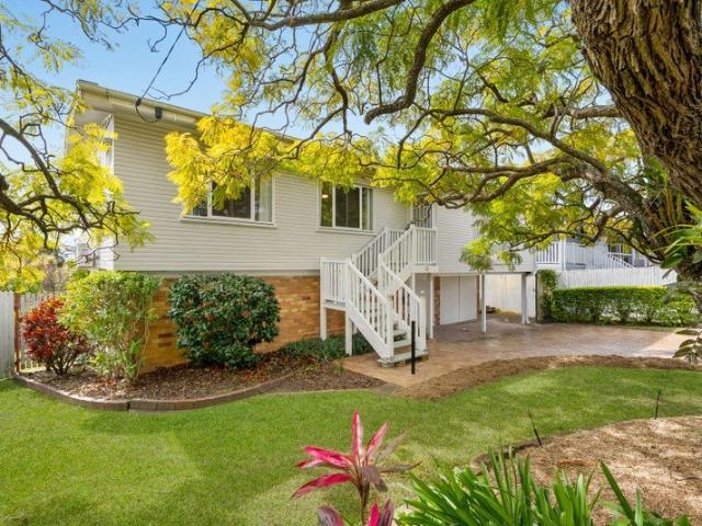 DECEASED ESTATE LARGE 4 ROOM FAMILY HOME MUST BE SOLD!