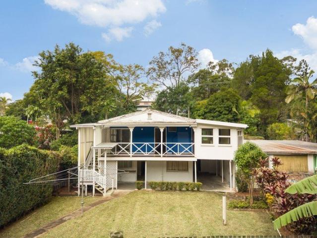Deceased estate N/E to rear 1,290 sqm with subdivision potential