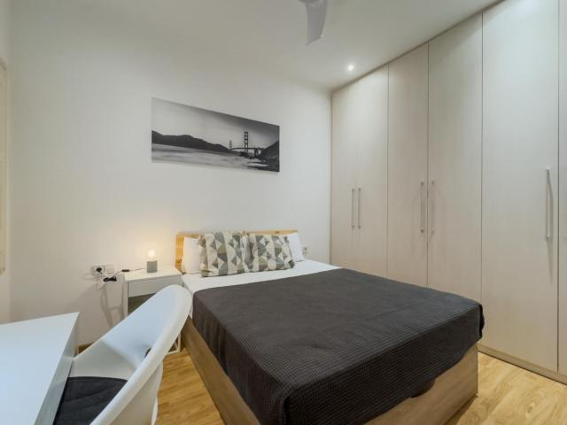 Decent double bedroom in Hospitalet de Llobregat