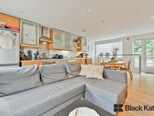 Decima Street, London Bridge SE1, 2 bed flat to rent, £2,773 pcm | PrimeLocation
