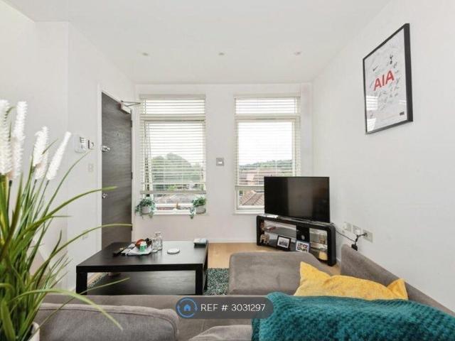 Decimal Court, Purley CR8, 1 bed flat to rent, £1,350 pcm | PrimeLocation