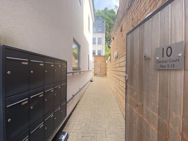 Decimal Court, Whytecliffe Road South, Purley CR8, 2 bed flat to rent, £1,525 pcm | PrimeLocation