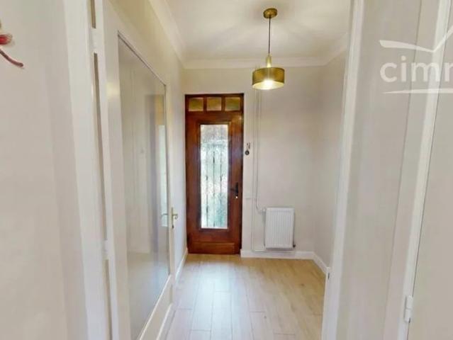 DÉCINES CHARPIEU – MAISON À FORT POTENTIEL AVEC JARDIN – À 2 PAS DU TRAM T3
