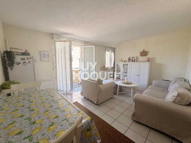 DECINES CHARPIEU: appartement F2 46 m² à louer