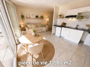 DECINES CHARPIEU Studio en rez de chaussée avec terrasse et parking abrité sécurisé