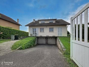 Décines Charpieu Secteur Champs Blancs Maison familiale 199. 199m² Décines Charpieu