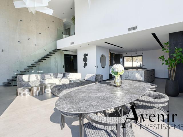DÉCINES CHARPIEU VILLA CONTEMPORAINE 322 m2 5 CHAMBRES PISCINE Decines charpieu