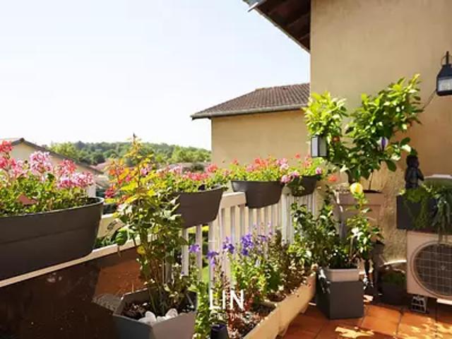 Décines Charpieu 69150 Achat / Vente appartement 3 pièces t3 au dernier étage cave