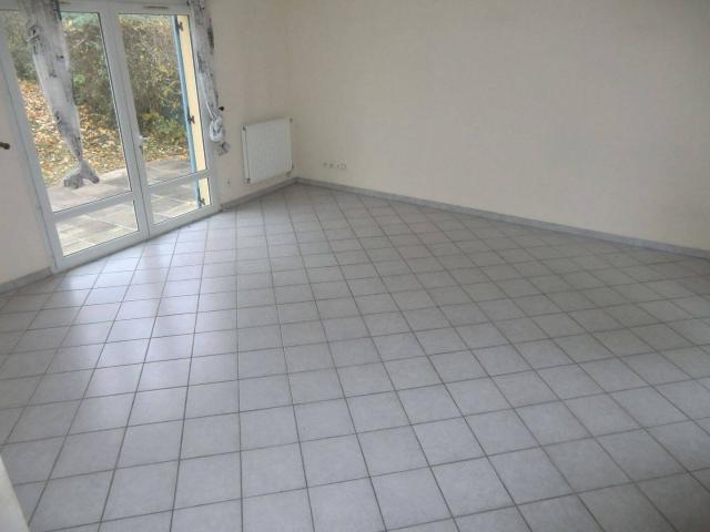 DECINES villa T4 garage sur terrain 502 m² résidence fermée