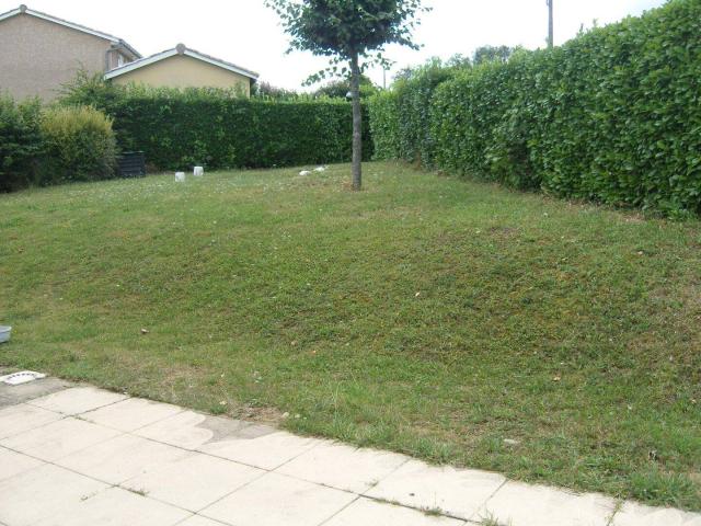 DECINES villa T5 terrain clos 503 m² garage résidence fermée