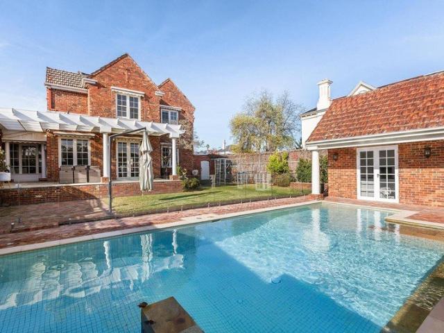 Deco Charm, Modern Family Residence