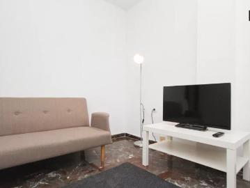Decorated room with ample storage in shared apartment, Ronda