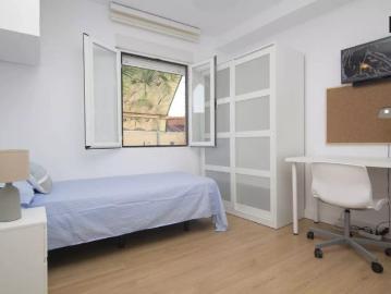 Decorated room with chest of drawers in 4 bedroom apartment, Carabanchel