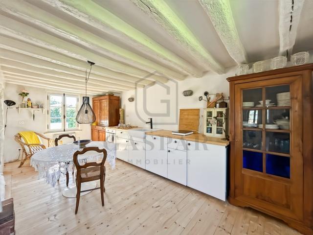 Découvrez cette charmante maison ancienne entièrement rénové. 102m² Bois Arnault