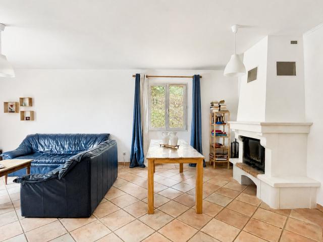 Découvrez cette jolie maison T4 de 88 m2, idéalement située. 88m² Rougiers