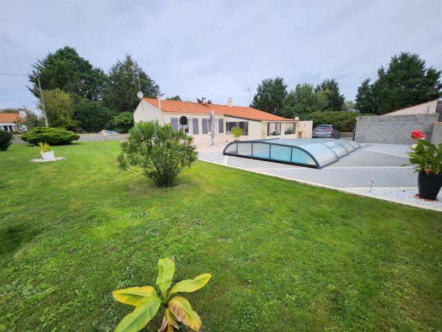 Découvrez cette maison de 1980 dans un secteur calme, idéale. 115m² La Chapelle Thémer