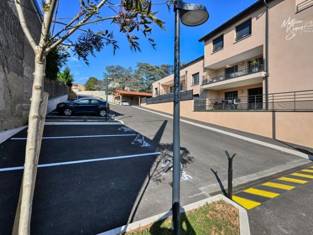 Découvrez ce superbe appartement 4 pièces avec terrasse élégant, lumineux et convivial !