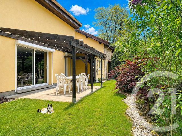 Découvrez une maison de caractère où le charme de l'ancien r. 212m² La Vôge les Bains
