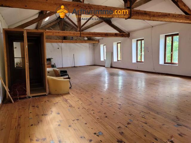 Découvrez une opportunité unique au cœur de la Haute Vallée. 1286m² Sainte Colombe sur l'Hers