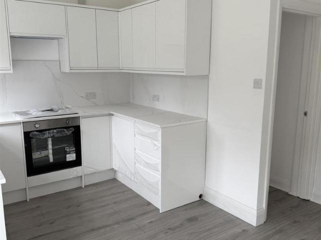 Dedworth Road, Windsor 3 bed semi detached house to rent £2,100 pcm £485 pw
