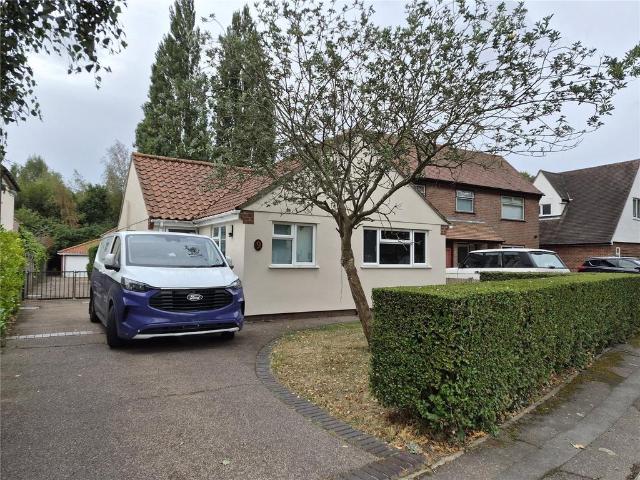Dedham Meade, Dedham, Colchester. 3 bed bungalow to rent £1,500 pcm £346 pw