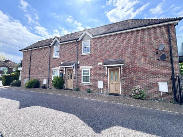 Dedmere Road, Marlow SL7 2 bed maisonette to rent £1,750 pcm £404 pw