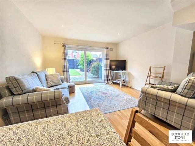 Dee Close, Hilton, Derby, DE65