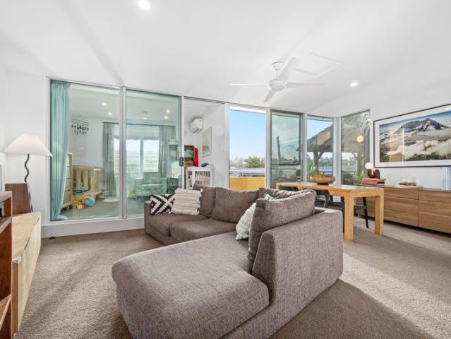 DEE WHY LIVING DONE RIGHT