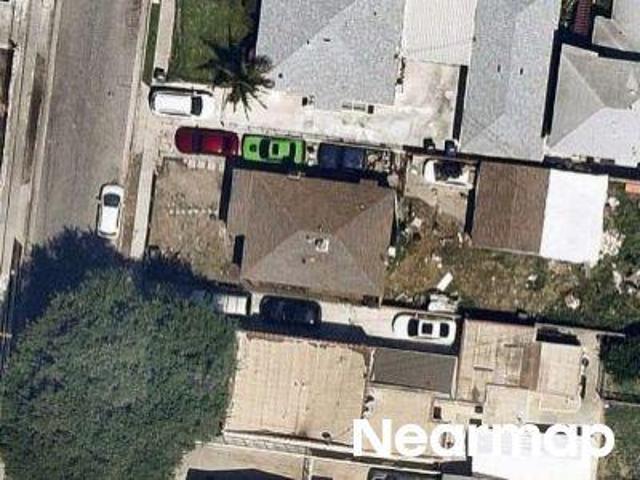 Deeble St