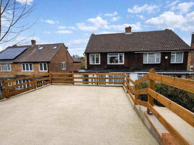 Deeds Grove, High Wycombe 5 bed semi detached house to rent £802 pcm £185 pw