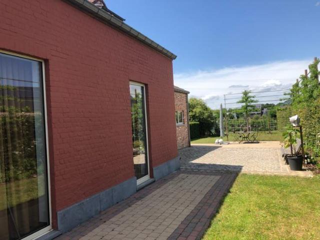 Deels gemeubelde of ongemeubelde woning met grote tuin