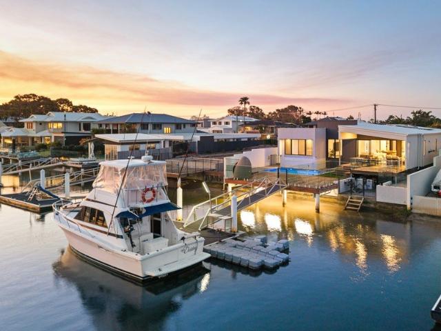 Deep Waterfront Living with Your Own Private Pontoon