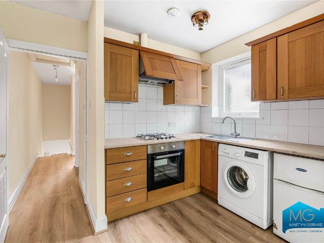 Deepdene Court, London N21, 2 bed maisonette to rent, £1,750 pcm | PrimeLocation