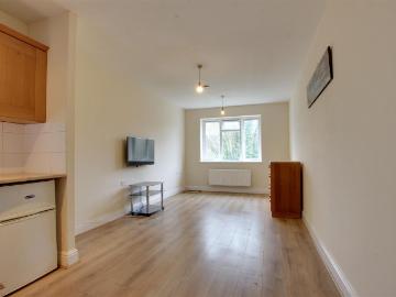 Deepdene Court, London N21, 2 bed flat to rent, £1,700 pcm | PrimeLocation