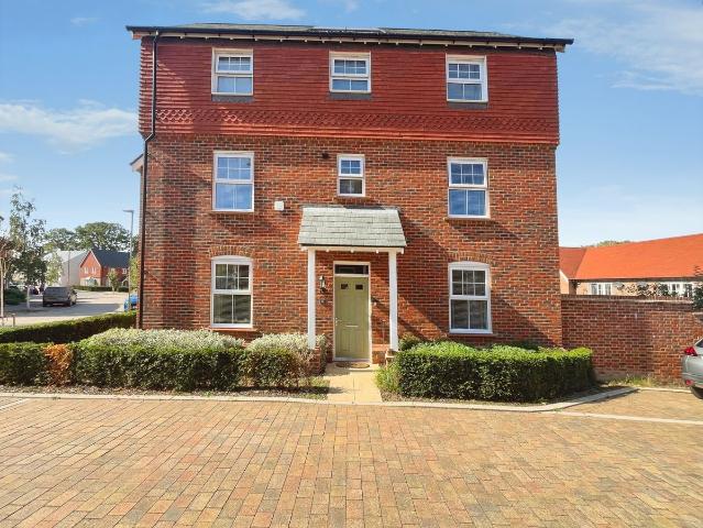 Deepford Crescent, Hook, Hampshire RG27, 4 bed detached house to rent, £2,500 pcm | PrimeLocation