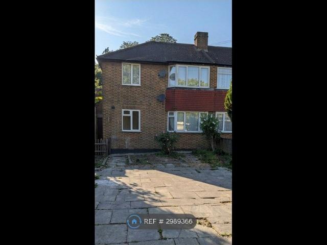 Deer Park Gardens, Mitcham CR4, 2 bed maisonette to rent, £1,850 pcm | PrimeLocation