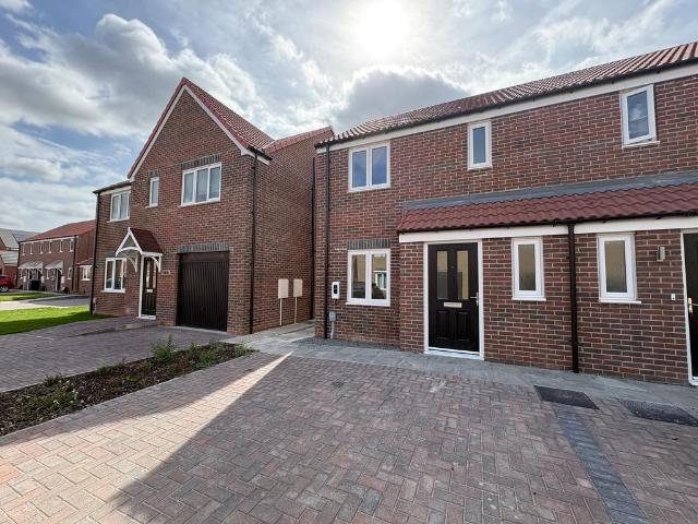 Deer Park View, Selby, YO8 3 bed semi detached house to rent £1,350 pcm £312 pw