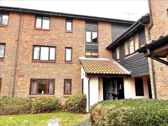 Deerhurst Close, Feltham, Middlesex. 2 bed flat to rent £1,600 pcm £369 pw