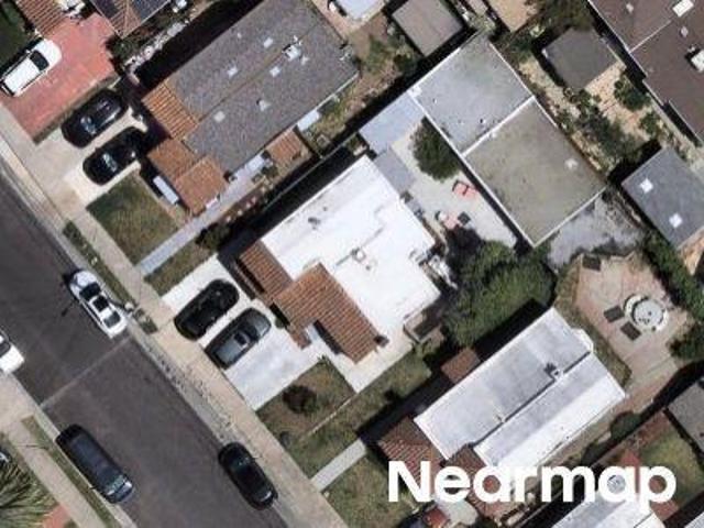Deerwood Ave