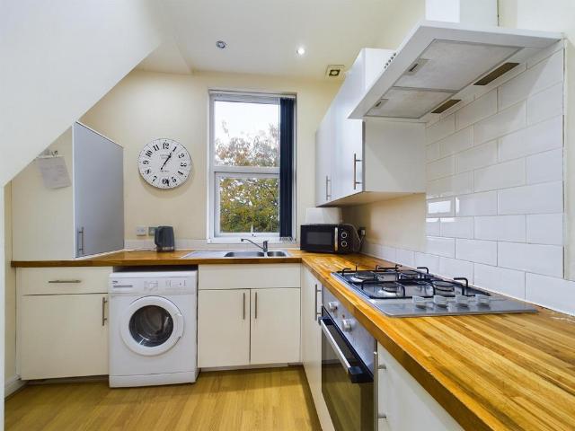 Define Hair & Beauty, Hopwood Street, Liverpool, L5 2RU, United Kingdom | 4 bed apartment for rent #134300259 | Rentberry
