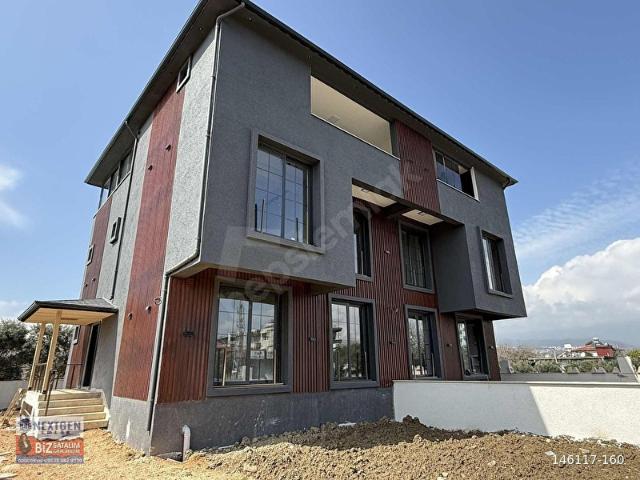 DEFNE SUBAŞINDA SATILIK TRİPLEX LÜX VILLA