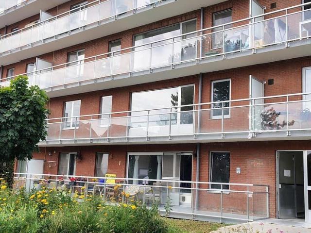 Degelijk ruim appartement met 2 SLK te huur